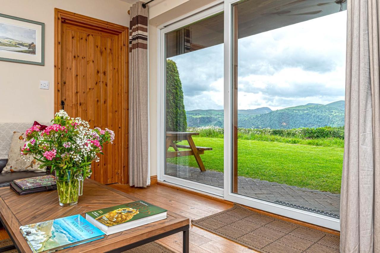 Laurel - Pet-Friendly Cottage With Indoor Pool, Hot Tub & Panoramic Snowdonia Views โคลวินเบย์ ภายนอก รูปภาพ
