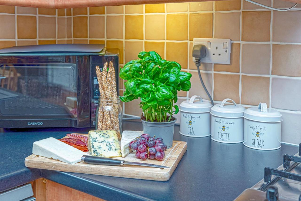Laurel - Pet-Friendly Cottage With Indoor Pool, Hot Tub & Panoramic Snowdonia Views โคลวินเบย์ ภายนอก รูปภาพ