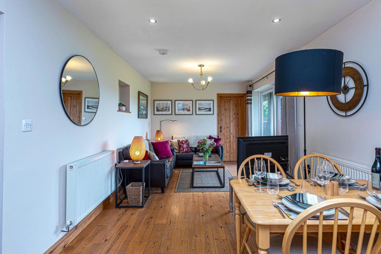 Laurel - Pet-Friendly Cottage With Indoor Pool, Hot Tub & Panoramic Snowdonia Views โคลวินเบย์ ภายนอก รูปภาพ
