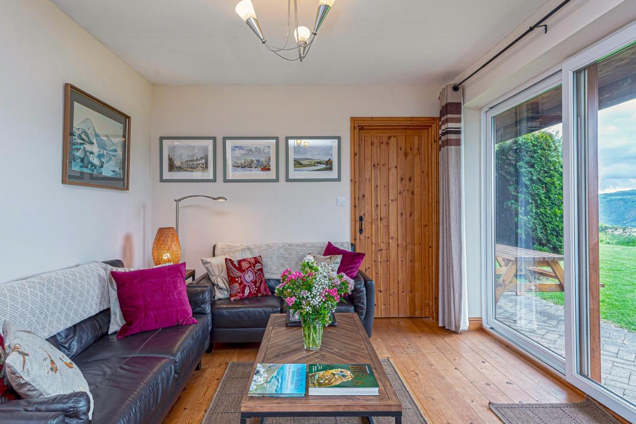 Laurel - Pet-Friendly Cottage With Indoor Pool, Hot Tub & Panoramic Snowdonia Views โคลวินเบย์ ภายนอก รูปภาพ