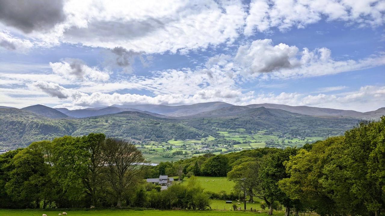Laurel - Pet-Friendly Cottage With Indoor Pool, Hot Tub & Panoramic Snowdonia Views โคลวินเบย์ ภายนอก รูปภาพ