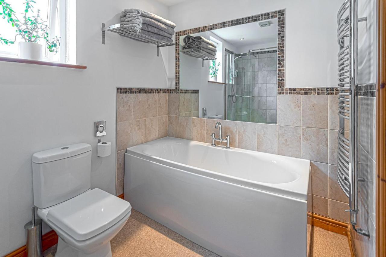 Laurel - Pet-Friendly Cottage With Indoor Pool, Hot Tub & Panoramic Snowdonia Views โคลวินเบย์ ภายนอก รูปภาพ