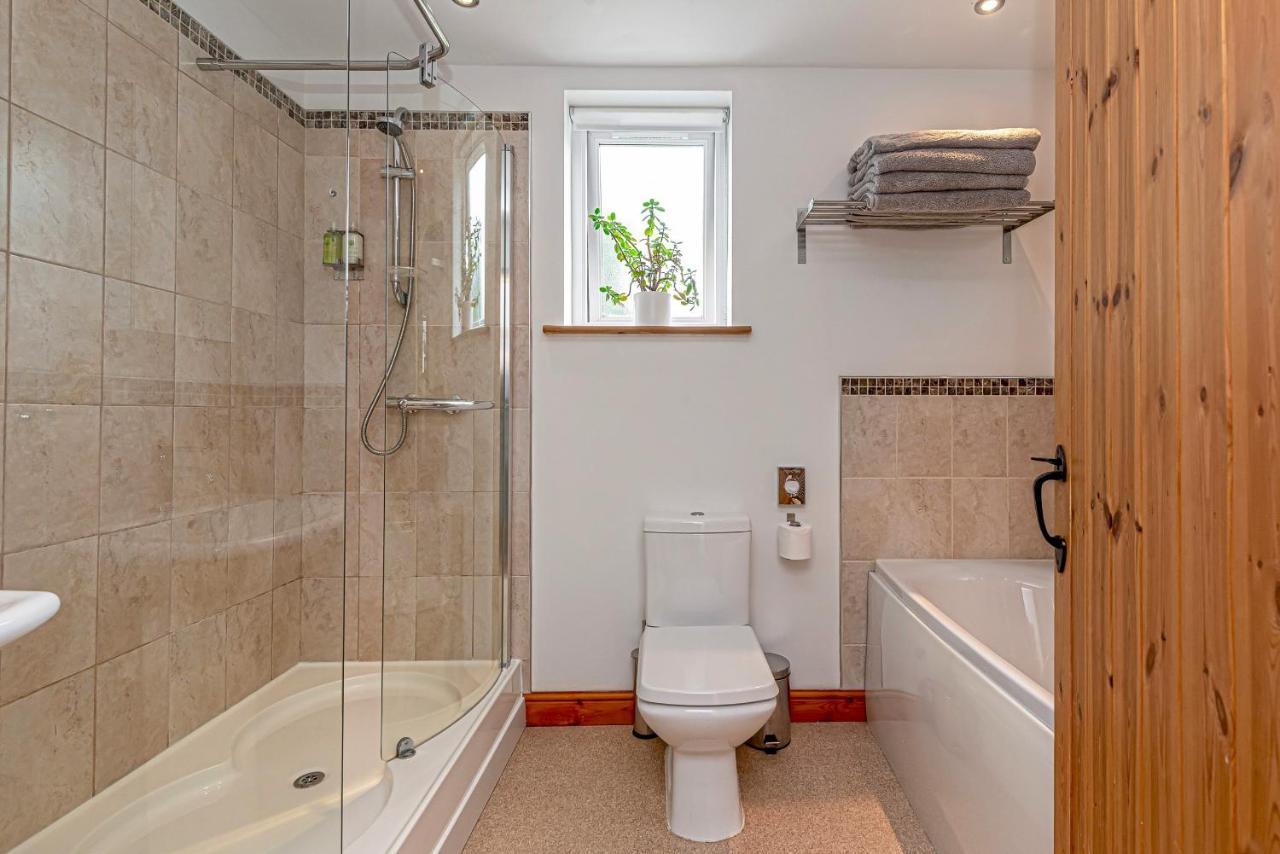 Laurel - Pet-Friendly Cottage With Indoor Pool, Hot Tub & Panoramic Snowdonia Views โคลวินเบย์ ภายนอก รูปภาพ