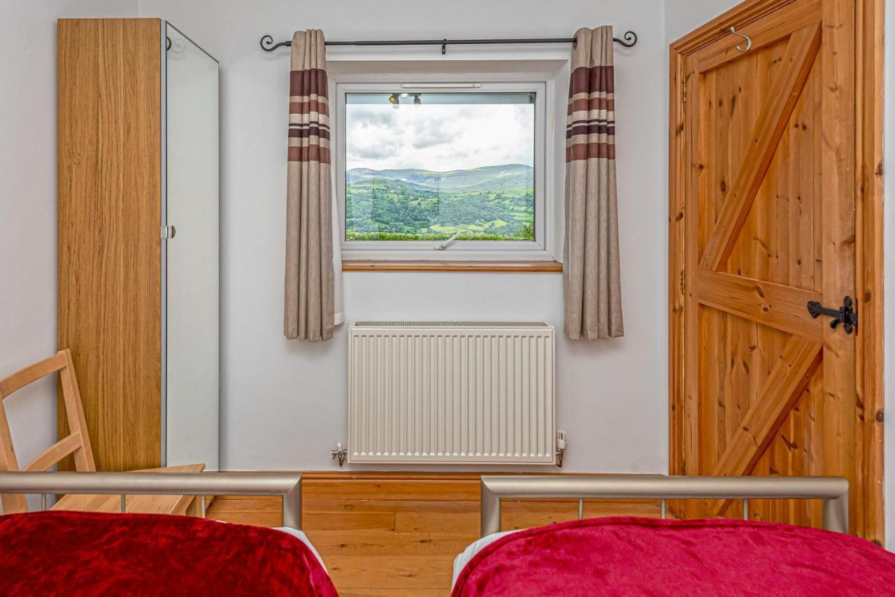 Laurel - Pet-Friendly Cottage With Indoor Pool, Hot Tub & Panoramic Snowdonia Views โคลวินเบย์ ภายนอก รูปภาพ