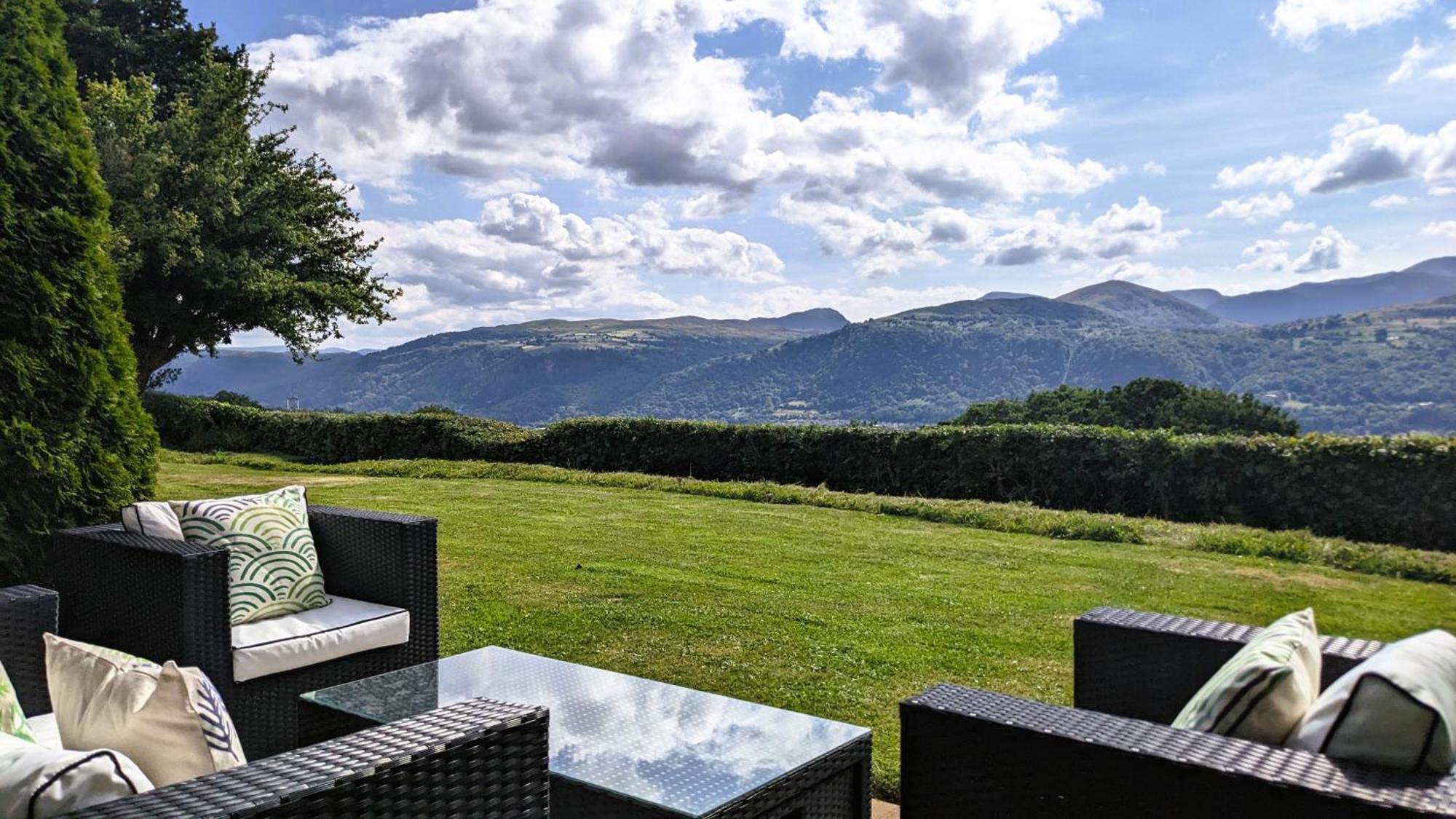 Laurel - Pet-Friendly Cottage With Indoor Pool, Hot Tub & Panoramic Snowdonia Views โคลวินเบย์ ภายนอก รูปภาพ