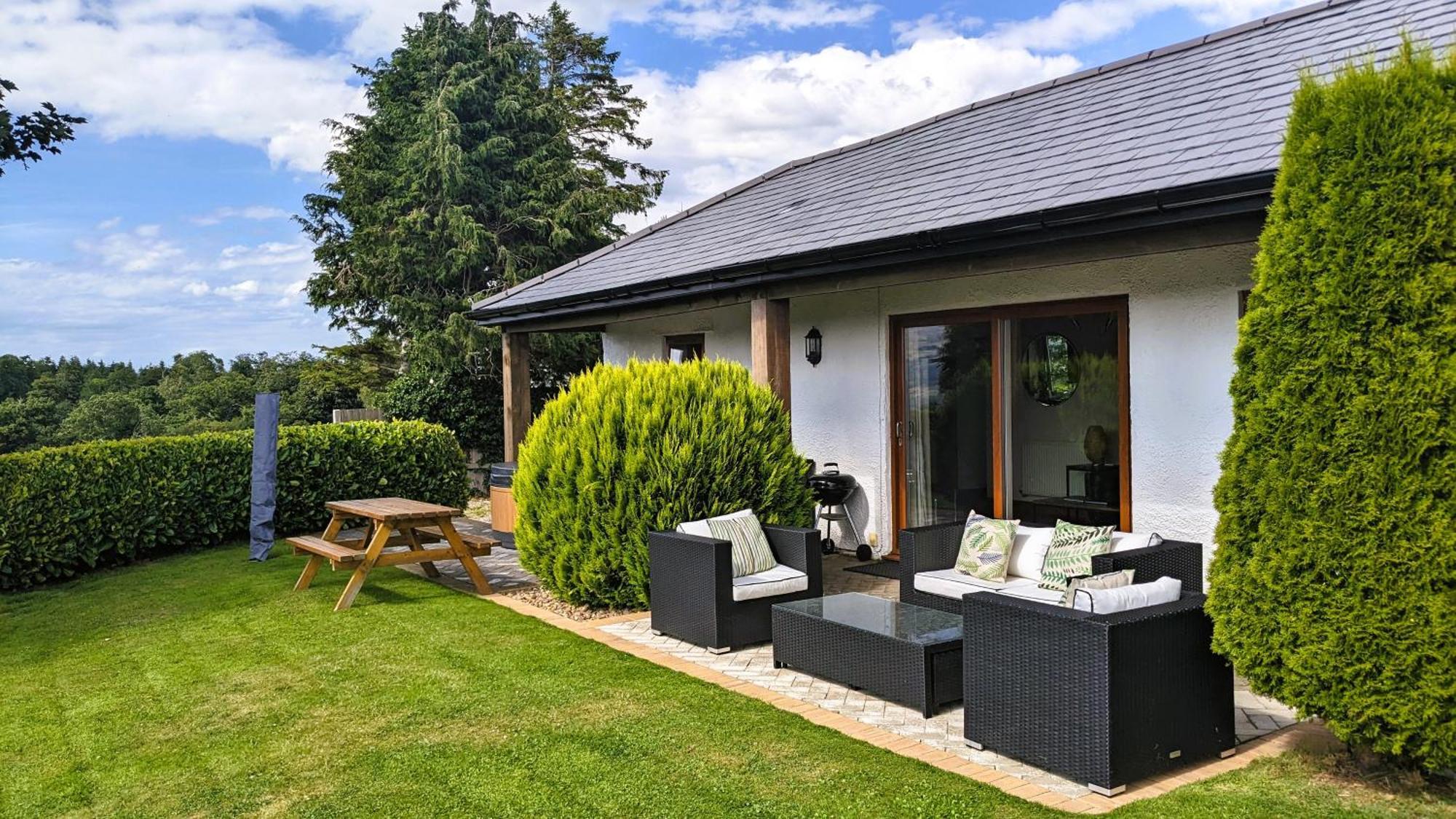 Laurel - Pet-Friendly Cottage With Indoor Pool, Hot Tub & Panoramic Snowdonia Views โคลวินเบย์ ภายนอก รูปภาพ